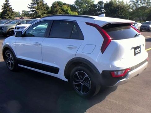 New 2025 Kia Niro EX image 9
