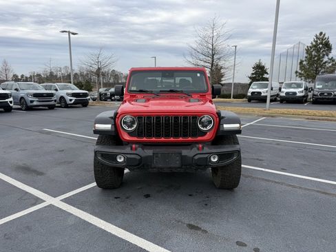 Used 2024 Jeep Gladiator Rubicon w/ Technology Group image 2