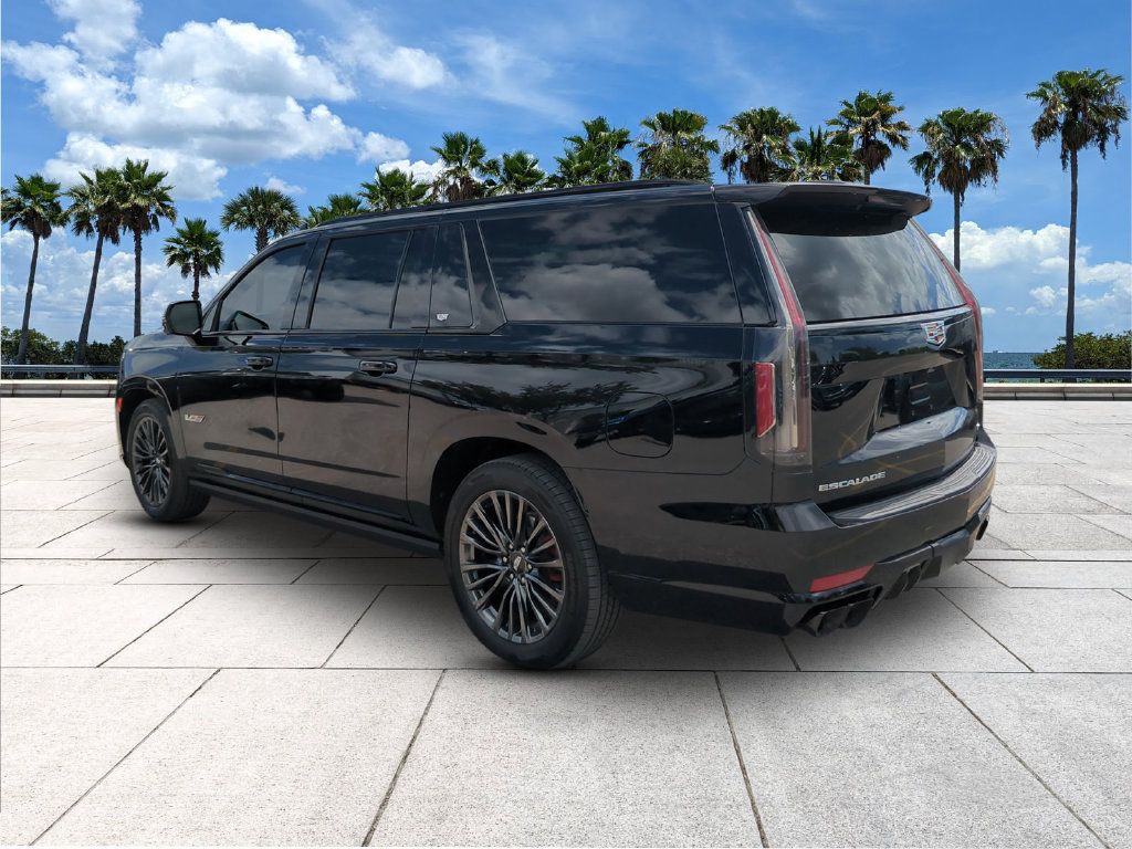 Used 2024 Cadillac Escalade ESV V AWD/4WD image 5