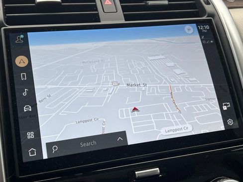 Used 2025 Land Rover Discovery Dynamic SE image 14