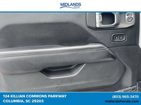 Used 2018 Jeep Wrangler Unlimited Sahara AWD/4WD image 15