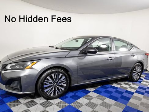 Used 2024 Nissan Altima 2.5 SV FWD image 1