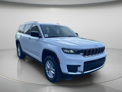 Used 2022 Jeep Grand Cherokee L Laredo w/ Luxury Tech Group I AWD/4WD image 2
