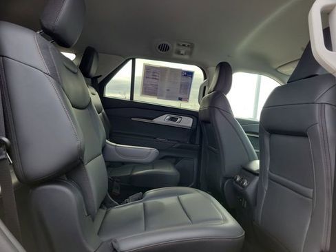 Used 2025 Ford Explorer Active w/ Active Comfort Package AWD/4WD image 25