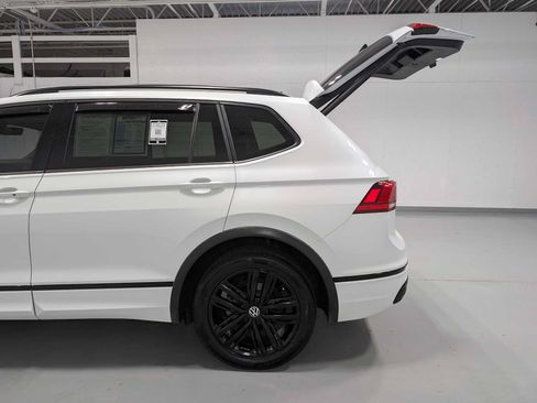 Used 2022 Volkswagen Tiguan SE R-Line AWD/4WD image 11