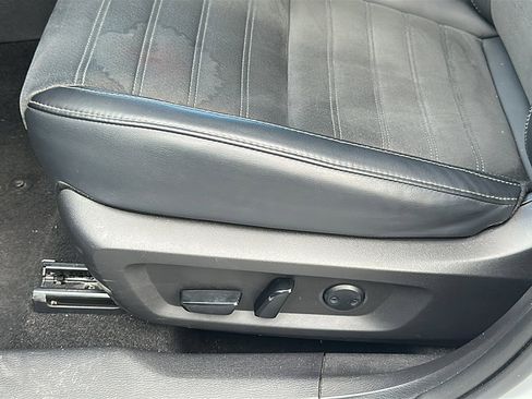 Used 2024 Mitsubishi Outlander SE image 15