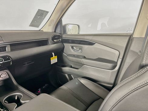 Certified 2025 Honda Pilot Touring image 29