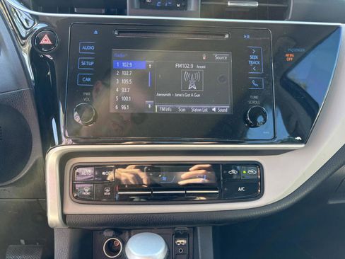 Used 2018 Toyota Corolla XLE image 14