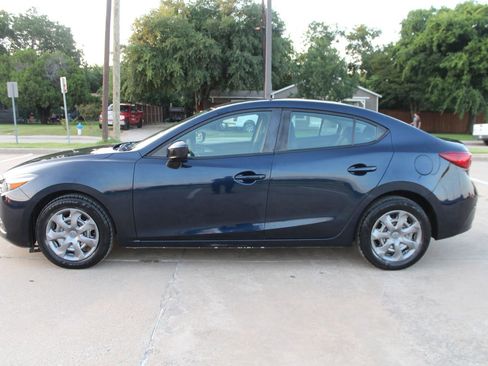 Used 2017 MAZDA MAZDA3 Sport FWD image 4