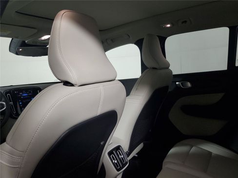 Certified 2026 Volvo XC40 B5 Plus AWD/4WD image 10