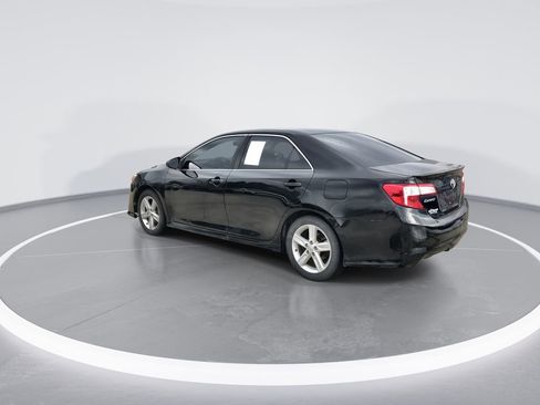 Used 2014 Toyota Camry SE w/ Moonroof Package FWD image 6