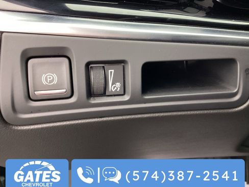 Used 2025 Cadillac XT6 Premium Luxury image 34