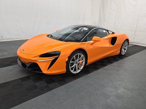 Used 2023 McLaren Artura RWD image 1
