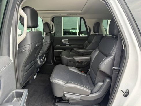 Used 2025 Ford Expedition Max Platinum AWD/4WD image 9
