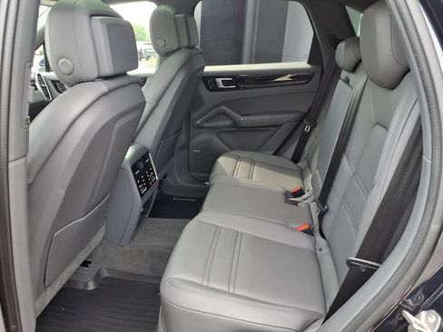 Used 2021 Porsche Cayenne S AWD/4WD image 29