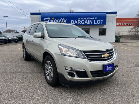 Used 2015 Chevrolet Traverse LT image 3