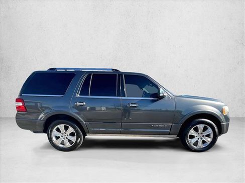 Used 2016 Ford Expedition Platinum RWD image 5
