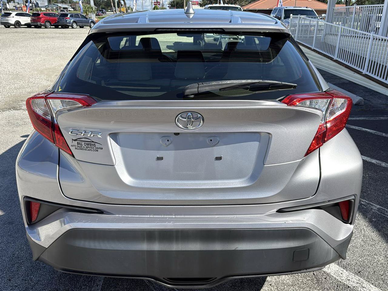 Used 2019 Toyota C-HR XLE FWD image 4