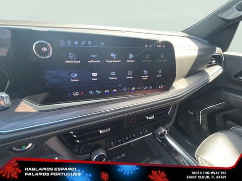 Used 2025 Chevrolet Suburban Premier RWD image 20