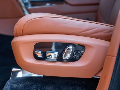 Certified 2025 Rolls-Royce Cullinan Black Badge w/ Leather Finishing Pack AWD/4WD image 19