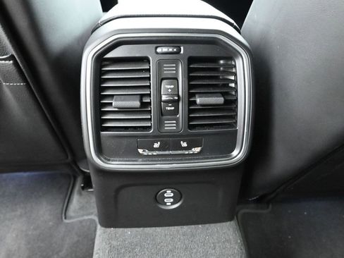 Certified 2025 Porsche Macan image 18