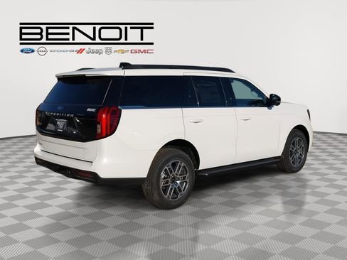 New 2025 Ford Expedition Active image 5