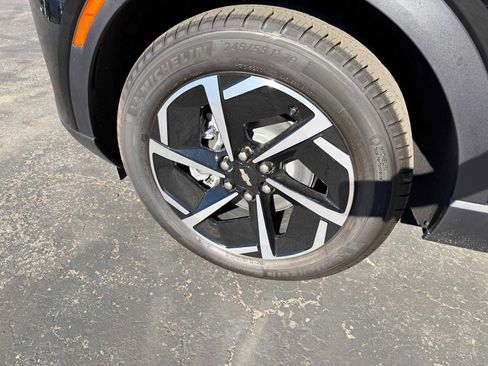 New 2026 Chevrolet Equinox EV LT image 37