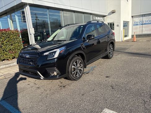 Used 2023 Subaru Forester Limited image 8