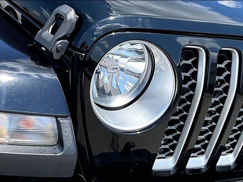 Used 2020 Jeep Gladiator Overland w/ Popular Equipment Package AWD/4WD image 25