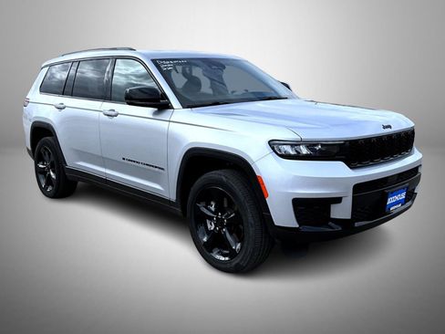 Certified 2024 Jeep Grand Cherokee L Altitude image 3