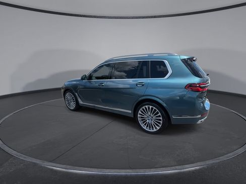 Used 2025 BMW X7 xDrive40i w/ Premium Package AWD/4WD image 5