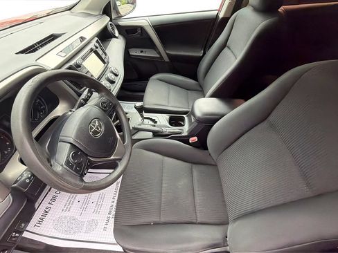 Used 2017 Toyota RAV4 LE FWD image 9