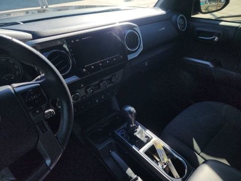 Used 2019 Toyota Tacoma TRD Off-Road w/ Technology Package image 27