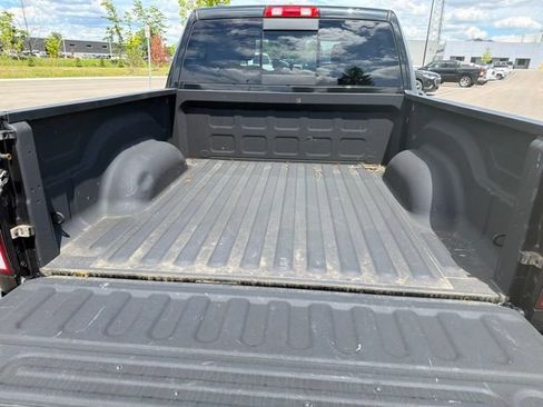 Used 2016 RAM 1500 Classic SLT w/ SLT Plus D←cor Group AWD/4WD image 5