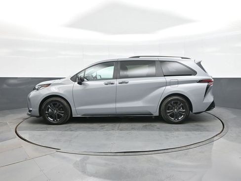Used 2025 Toyota Sienna XSE image 4