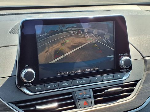 Used 2025 Nissan Altima 2.5 SV FWD image 8