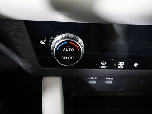 New 2025 Mitsubishi Outlander SE image 50