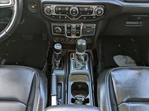 Used 2022 Jeep Wrangler Unlimited Sahara AWD/4WD image 19