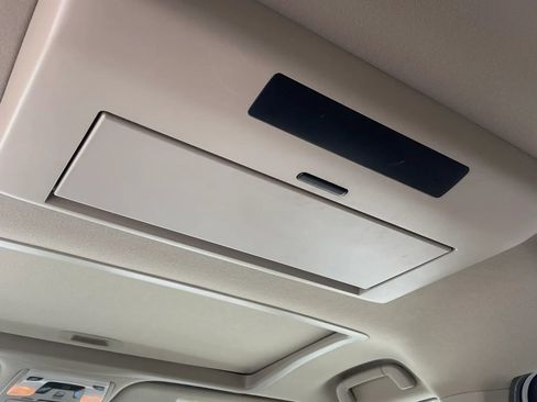 Used 2013 Toyota Sienna XLE w/ Entertainment Pkg image 36