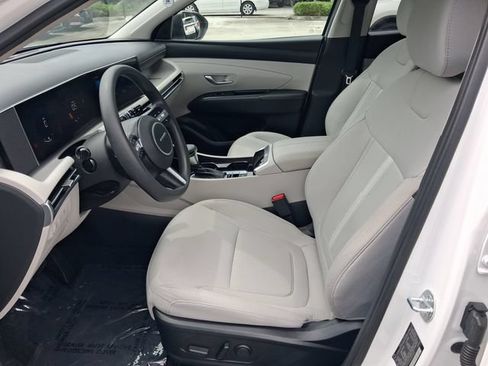 Used 2025 Hyundai Tucson SEL FWD image 12