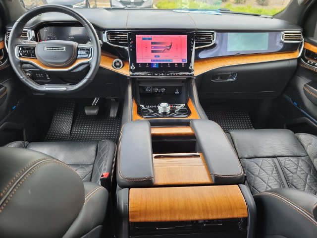 Used 2022 Jeep Grand Wagoneer Series III AWD/4WD image 23