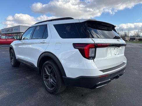 Used 2025 Ford Explorer ST-Line w/ ST-Line Street Pack AWD/4WD image 2