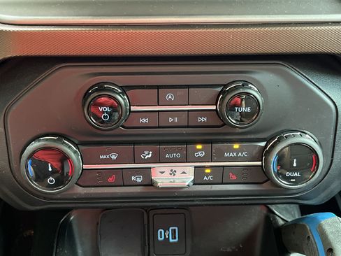 Used 2022 Ford Bronco Outer Banks AWD/4WD image 8