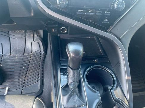 Used 2019 Toyota Camry SE FWD image 17