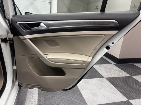 Used 2017 Volkswagen Golf Alltrack SE AWD/4WD image 22