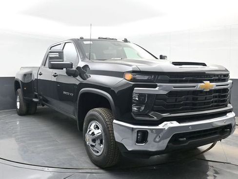 New 2026 Chevrolet Silverado 3500 LT w/ Safety Package AWD/4WD image 2