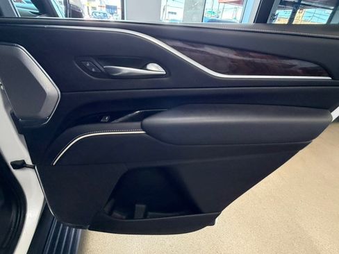 Used 2023 Cadillac Escalade Sport Platinum w/ LPO, ONYX Package AWD/4WD image 43