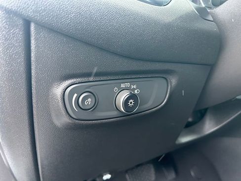 Used 2024 Chevrolet Equinox LT FWD image 22