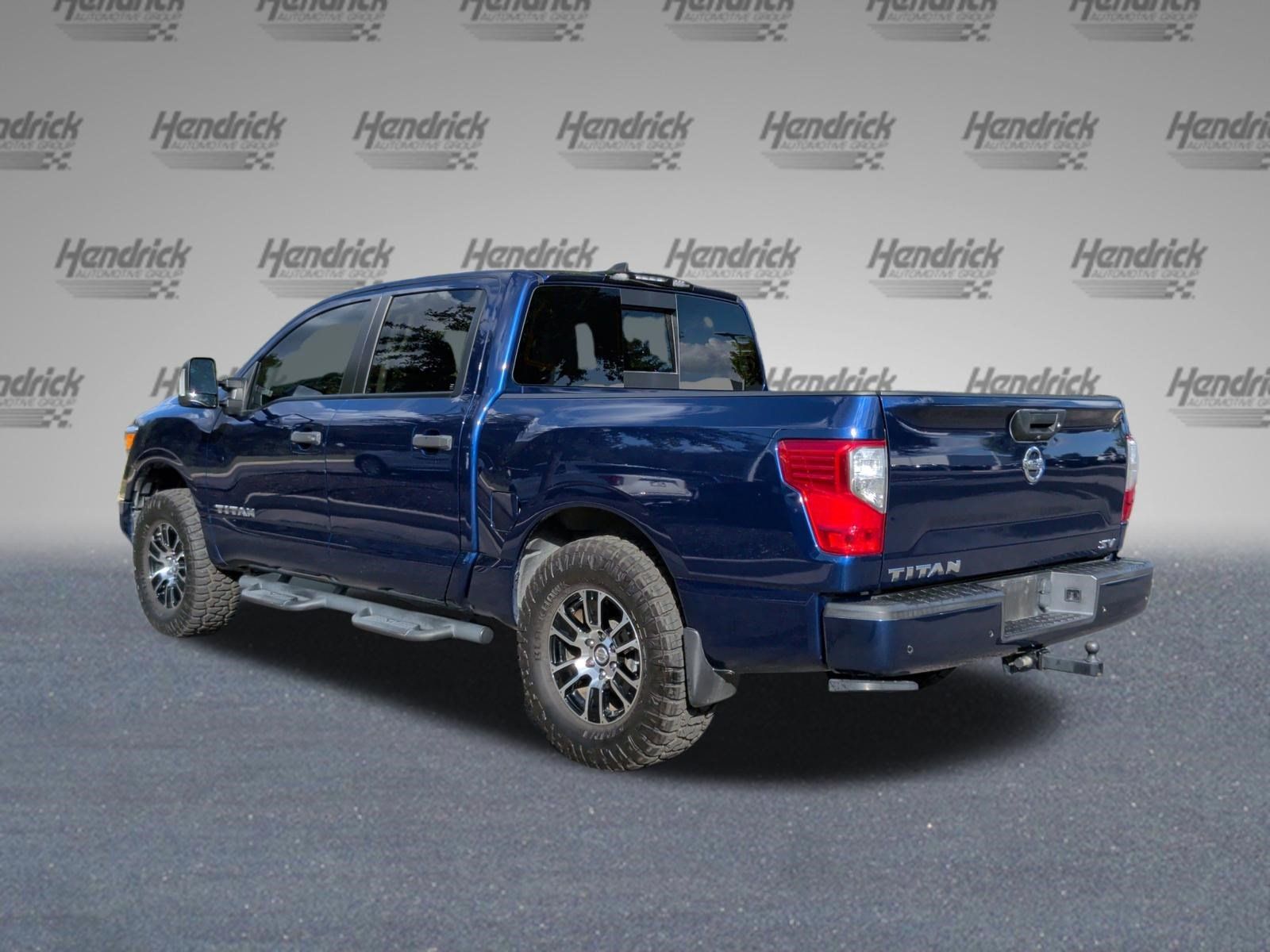 Used 2022 Nissan Titan SV w/ SV Convenience Package RWD image 9