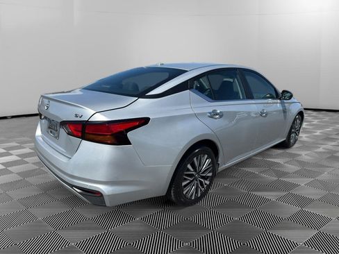 Used 2024 Nissan Altima 2.5 SV image 7